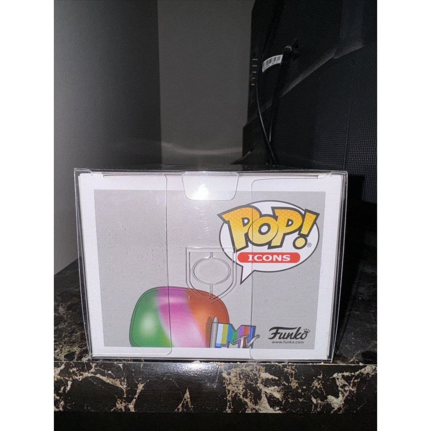 Funko Pop! Vinyl: MTV - MTV Moon Person (Rainbow) (Metallic) #18 w/Protector.